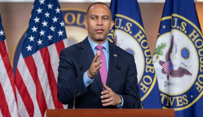 Hakeem Jeffries Endorses Zohran Mamdani for NYC Mayor as Democrat Party Embraces Socialism – Twitchy