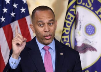 Hakeem Jeffries Won’t Commit To Endorsing Commie Mamdani For NYC Mayor