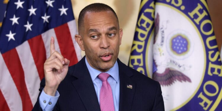 Hakeem Jeffries Won’t Commit To Endorsing Commie Mamdani For NYC Mayor