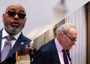 Largest Federal Workers' Union Rips Into Democrats, Demands Government Reopening