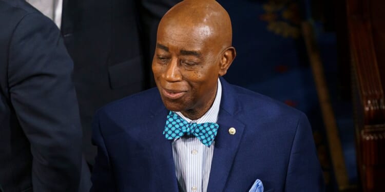 Senate chaplain offers pointed prayer over 'breaking shutdown records'