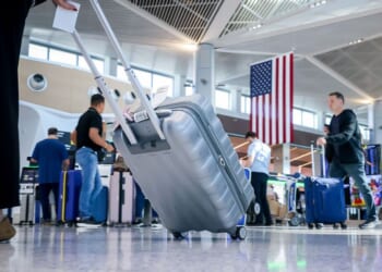 Travelers continue to deal with delays amid government shutdown