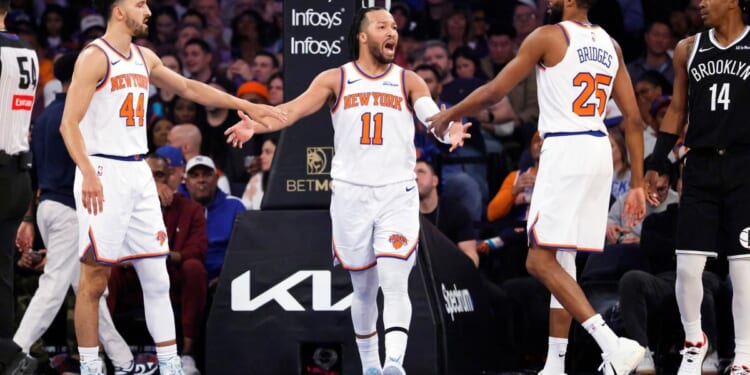 Knicks easily handle tanking Nets for fourth straight win
