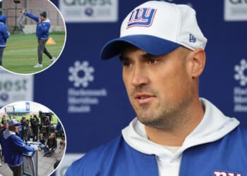 How Mike Kafka handled his first day as Giants coach with tone-setting decisions