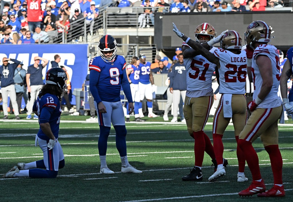 Graham Gano reacts after he misses a kick during the second quarter of the Giants and San Francisco 49ers game in East Rutherford, NJ.