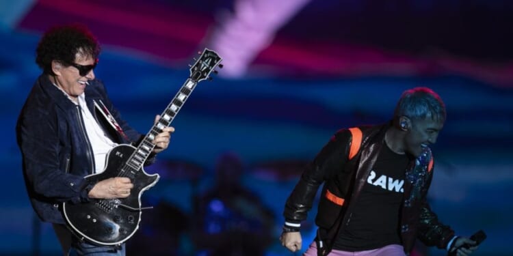 Journey announces farewell 'Final Frontier' tour