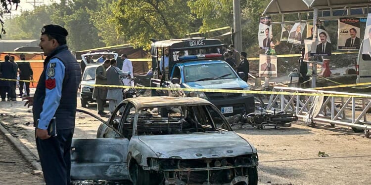 More Than 20 Killed In Bombings In India And Pakistan, Fragile Ceasefire Threatened