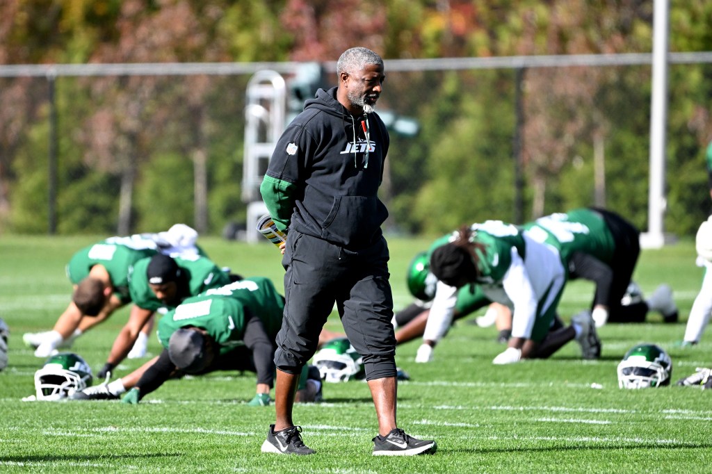  Jets head coach Aaron Glenn looks on during practice in Florham Park, NJ.
