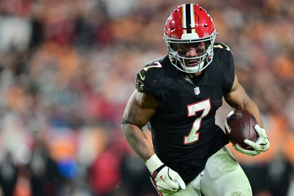 Atlanta Falcons running back Bijan Robinson #7 runs with the football.