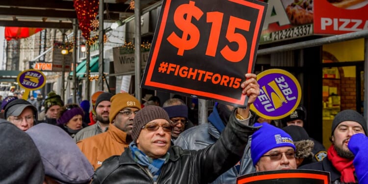 Economist Blasts $25 Minimum Wage Proposal: ‘I Think It’s Insane’