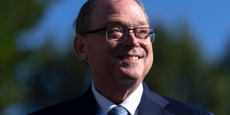 Hassett says Fed has 'been way behind' on cutting interest rates