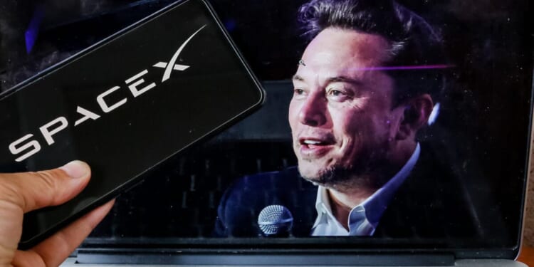 SpaceX Tells Investors It’s Targeting Late 2026 IPO, Report Says