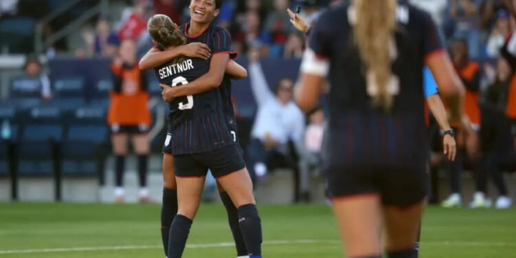 USWNT explodes for five second-half goals in shutout victory over Paraguay in friendly match