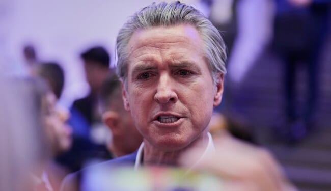 He Banned Guns at Protests – Now He's the 2A Champion Against Trump – Twitchy