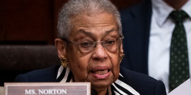 Holmes Norton files to end reelection campaign