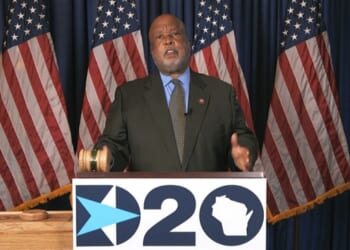 Kristi Noem Signaling to ICE Agents They Can Execute Citizens and Illegal Aliens – Twitchy