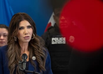 Lawmakers challenge latest Noem order limiting visits to ICE facilities