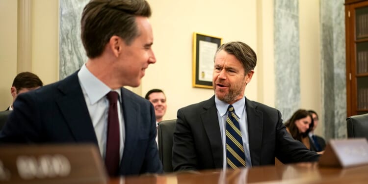 Live updates: Senate Republicans, in victory for Trump, block Venezuela war powers resolution