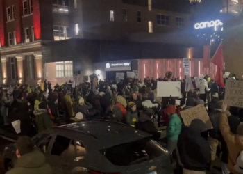 Police Chief Chased By Anti-ICE Protesters In Minneapolis