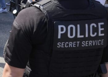 Secret Service agent placed on leave after allegedly discussing sensitive information
