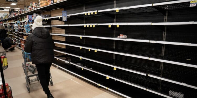 Snow Starts Falling In Texas, Oklahoma As Eastern U.S. Braces For Winter Storm