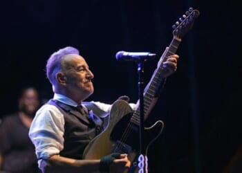 Springsteen surprises at anti-ICE benefit for Pretti, Good families