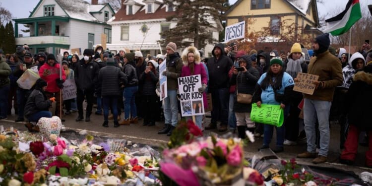 Thousands of protesters rally against ICE in Minneapolis, other cities after shooting