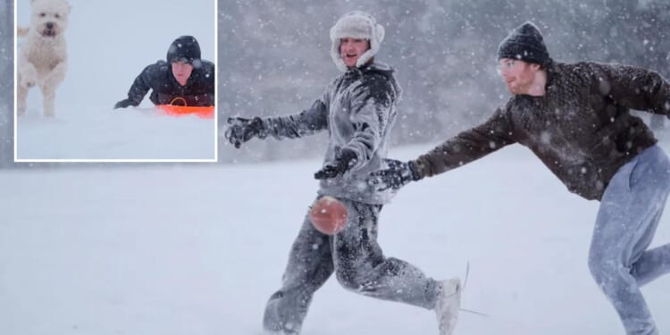 Noreaster slams Carolinas and Virginia with blizzard conditions