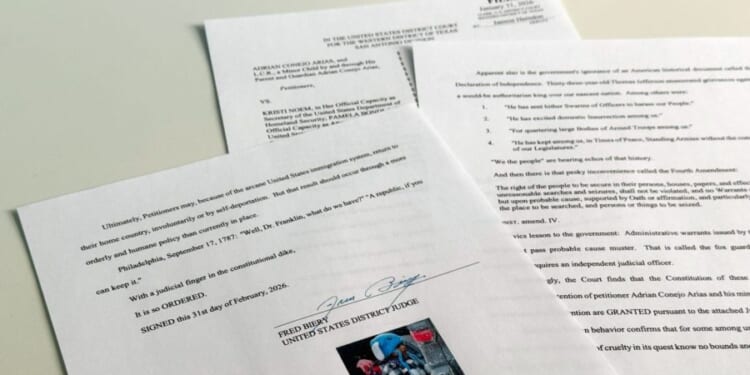 Father of 5-year-old detained in Minnesota denies reports he abandoned child