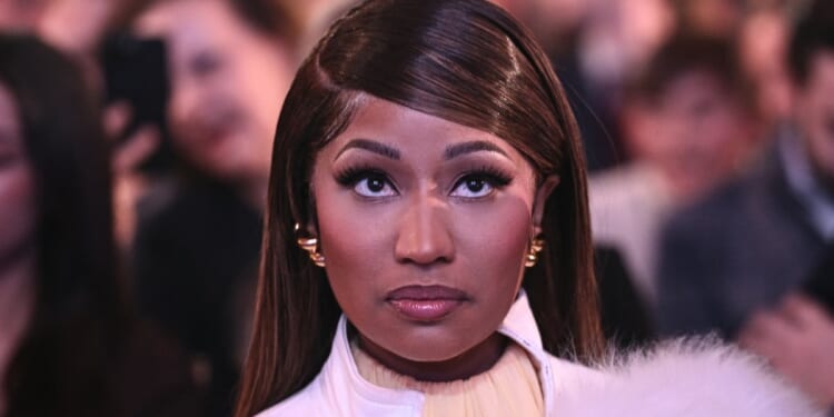 Grammys Host Mocks Nicki Minaj For Breaking Hollywood’s Trump Taboo