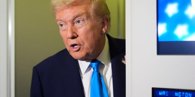 Trump keeps world guessing on Iran