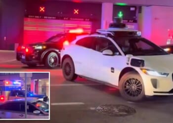 Video shows self-driving Waymo car blocking emergency vehicles during deadly Austin shooting