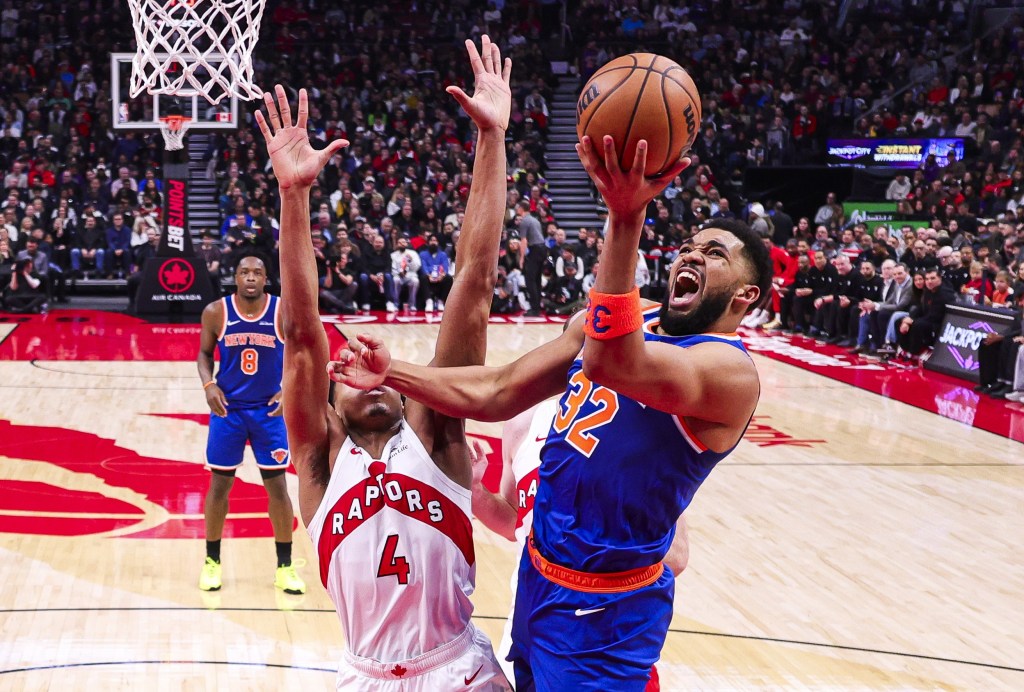 Karl-Anthony Towns, who had 21 points and 13 rebounds, goes up for a layup during the Knicks' road win over the Raptors.