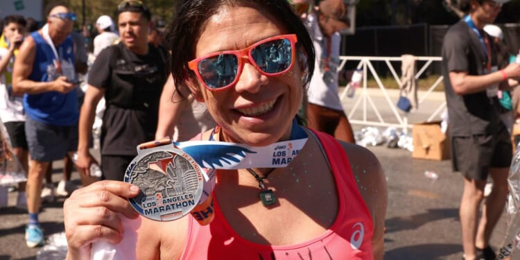LA Marathon gives quitters medals