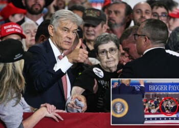 Dr. Oz helps older woman who collapsed during Trump's speech at Kentucky event