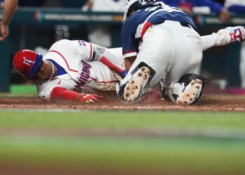 Juan Soto uses unreal swim move to score run in WBC for Dominican Republic
