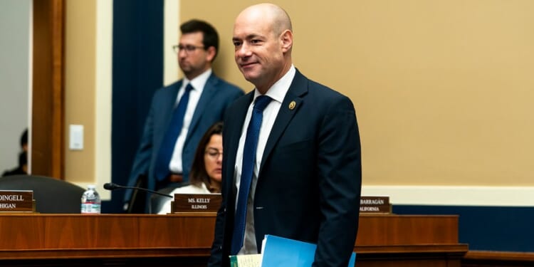 Here are the 4 Democrats who opposed the war powers resolution