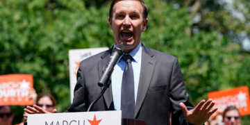 Here's Chris Murphy vs. Chris Murphy on Presidential Fitness (Hey, This Guy MIGHT Be a Shameless Liar) – Twitchy