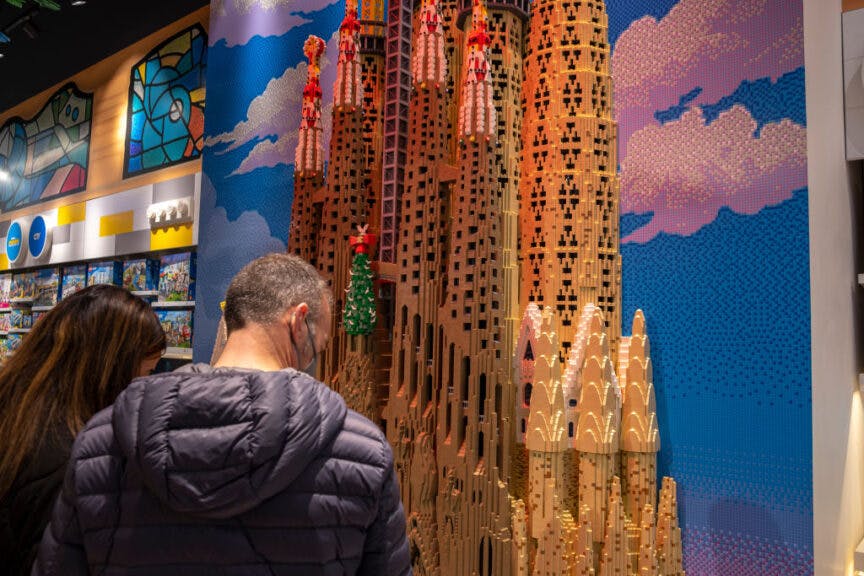 BARCELONA, CATALONIA, SPAIN - 2021/11/20: A lego reproduction of the temple of the Sagrada Família by Antoni Gaudí is seen inside the new store.The Danish construction toy company LEGO has opened a new store on Passeig de Gràcia in Barcelona inspired by the work of the modernist architect Antoni Gaudi. The 800 m2 makes it the brand's third largest store after New York and China. (Photo by Paco Freire/SOPA Images/LightRocket via Getty Images)