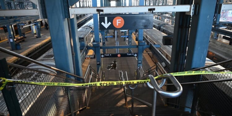 NYPD Search For Suspect Who Pushed Two Men Onto Subway Tracks