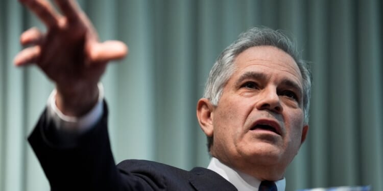 Philadelphia prosecutor threatens to arrest ICE agents