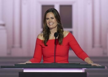 Sarah Huckabee Sanders 'Kills With Kindness' After Woke AR Restaurant Kicks Her OUT Over Wussy Employees – Twitchy