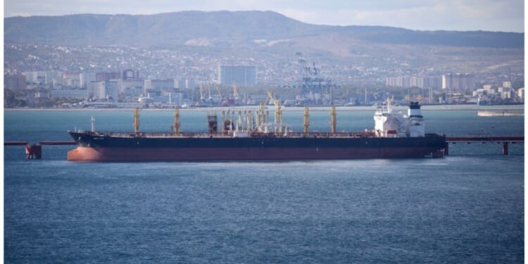 US temporarily lifts sanctions on Russian oil amid Iran prices spike