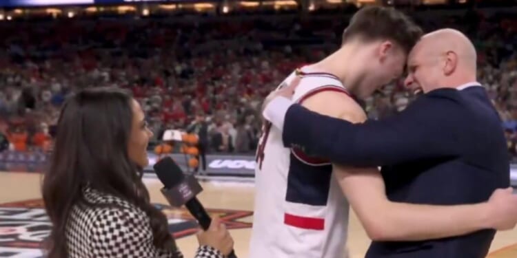 Dan Hurley headbutts UConn's Braylon Mullins following Final Four victory