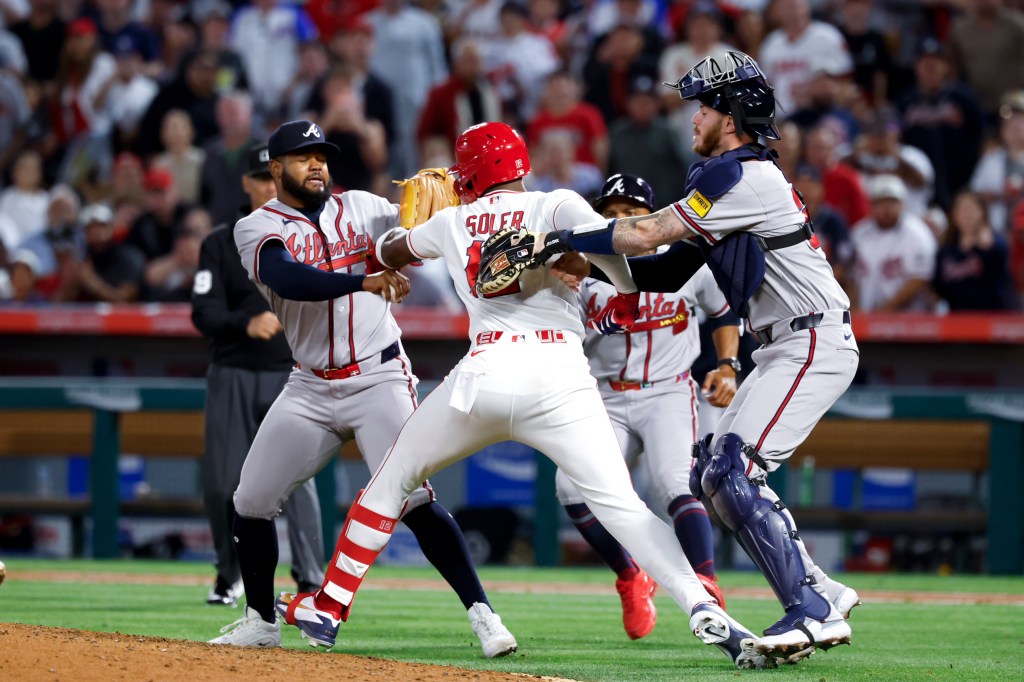 A fight breaks out between Atlanta Braves pitcher Reynaldo López (40) and Los Angeles Angels right fielder Jorge Soler (12) during the fifth inning at Angel Stadium. 