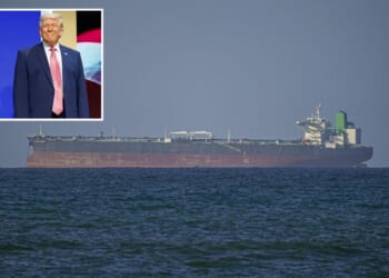 US Navy ships cross Strait of Hormuz for first time since start of Iran war: report