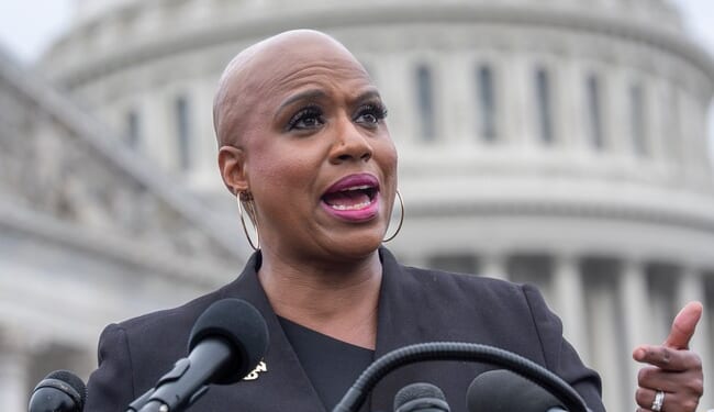 Fights to Make 'Temp' Protected Status Permanent for Haitians Yet Trashes the US – Twitchy