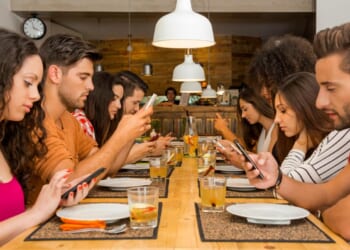 Restaurants ban phones at tables for screen-free dining
