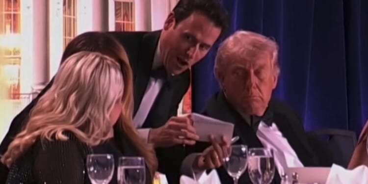 Mentalist Oz Pearlman reveals the trick he was performing at the White House Correspondents Dinner before shots rang out