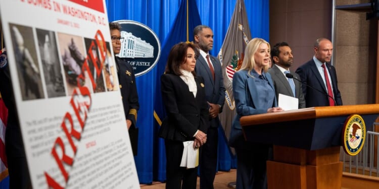 D.C. pipe bomb suspect faces 2 new charges